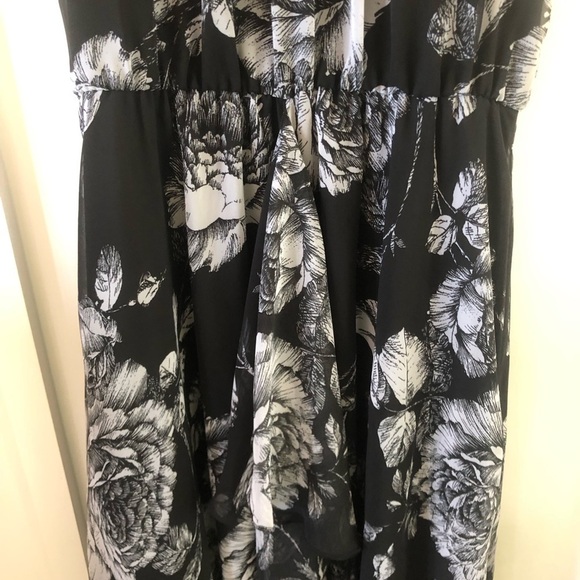 Ali & Jay floral maxi dress ruffle front sheer lined size small black & white - Picture 12 of 17